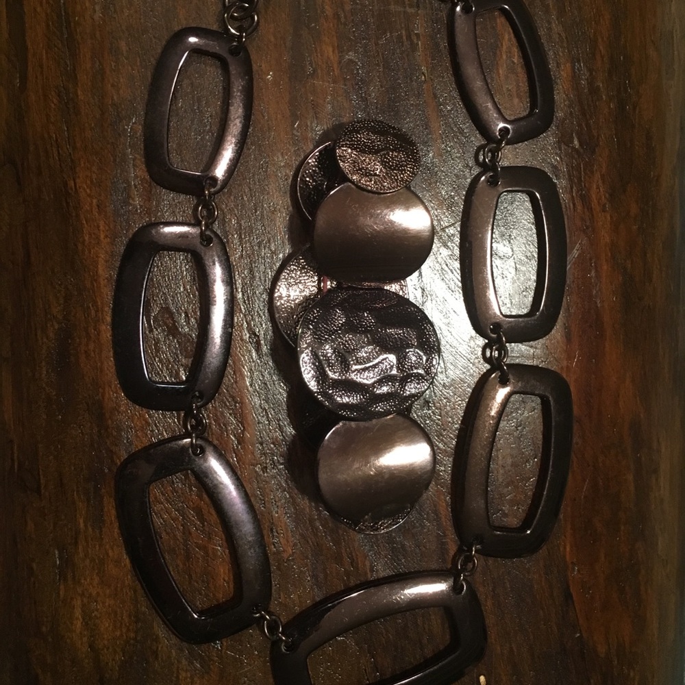 Metal necklace and bracelet set